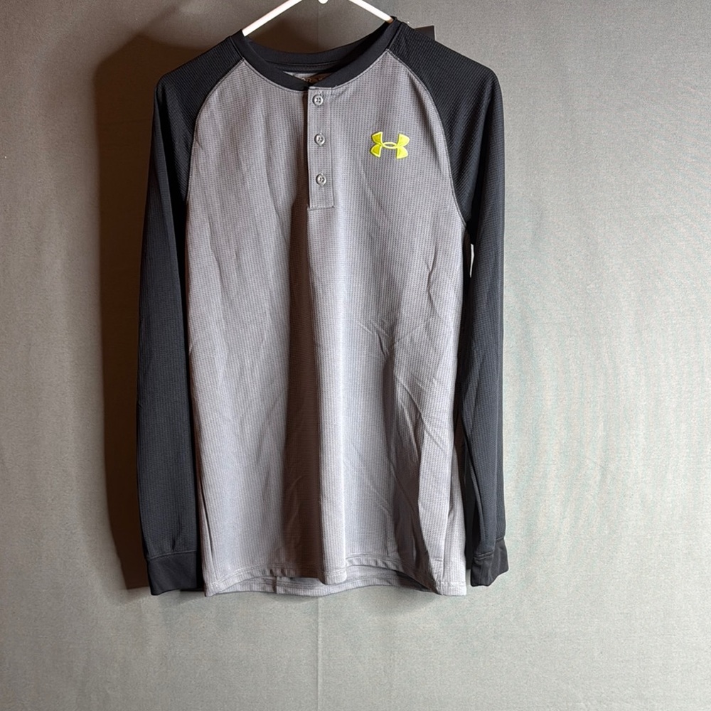 Under Armour youth, extra large Gray and Black Long Sleeve Shirt